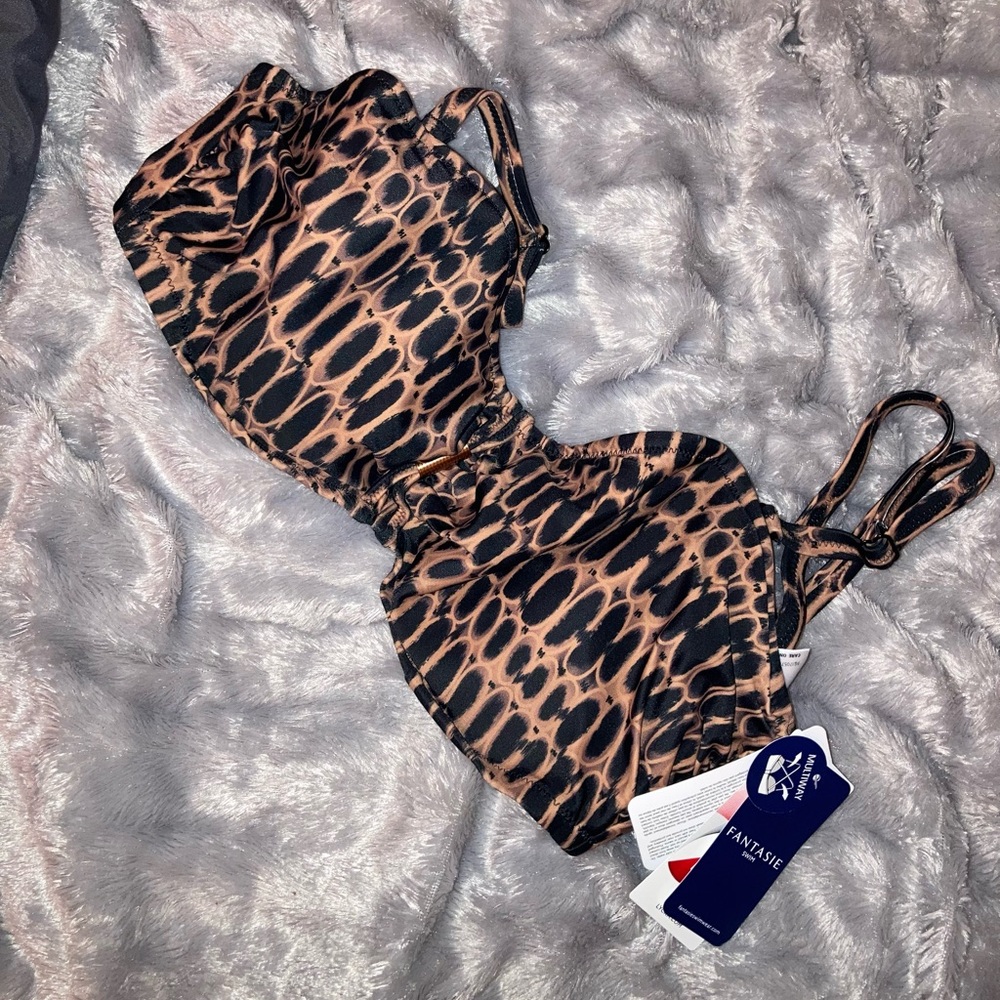 NWT fantasie swim top 32F